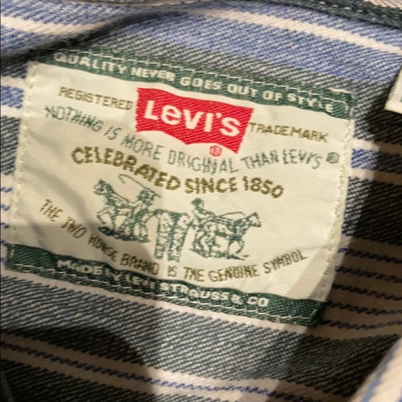 Early 90’s Vintage Levi’s Button Down - Picture 3 of 6